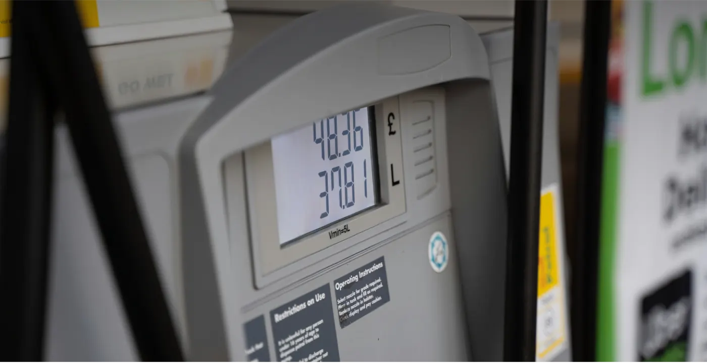 Bomba de gasolina con pantalla de precio para facturación FacturaGAS